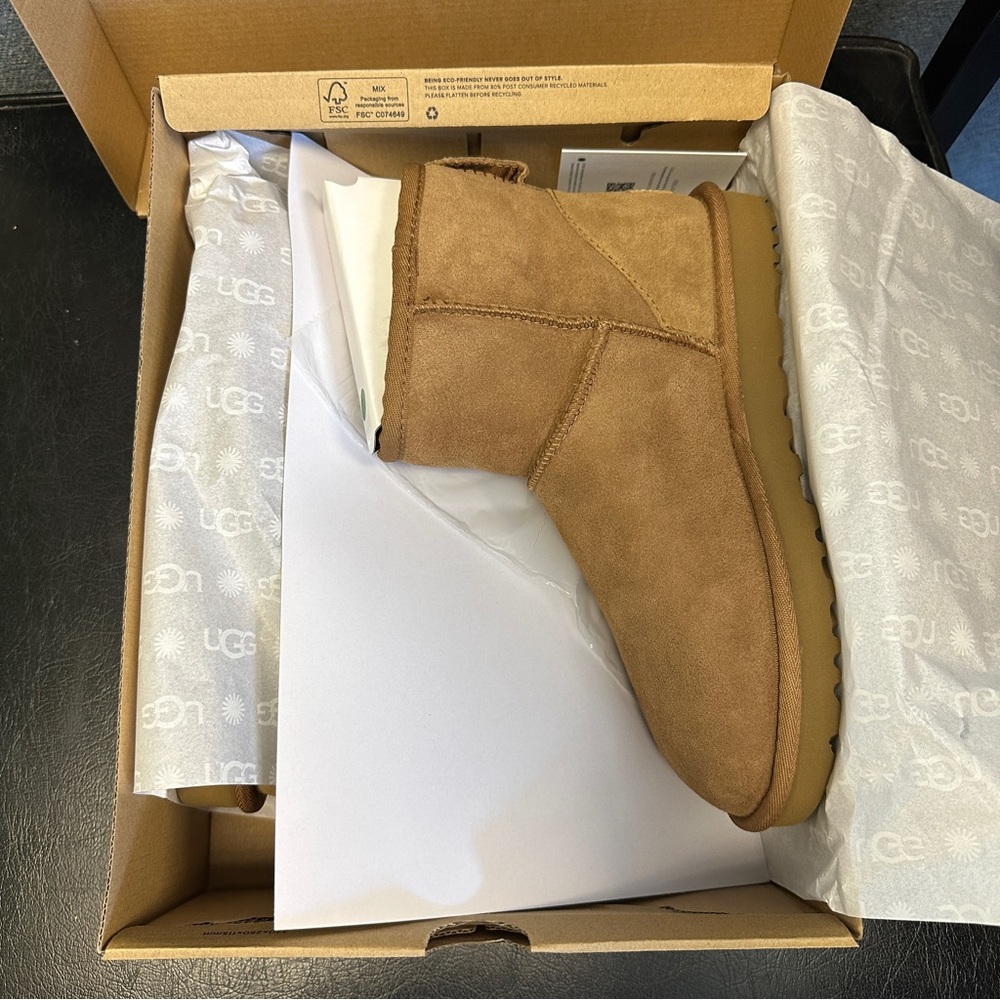UGG Classic Mini II Women’s Size 7 BNIB